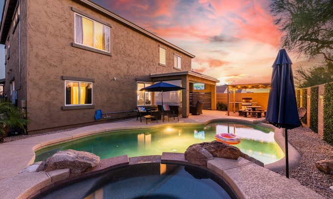 Alta Vista Estates House | 5 Bed| 3 Full bath home w/rec room, private pool & hot tub!