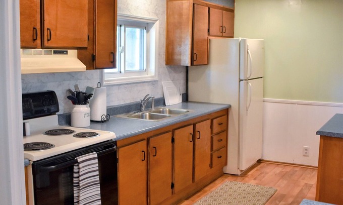 Fairlawn House | 5 Bed/4.5 Bath; Great for Large Groups! 20 Mins to VT