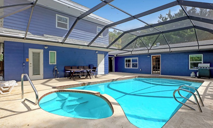 Melbourne House | 5 Bed 4 Bath Pool/Spa Home Sleeps 14+