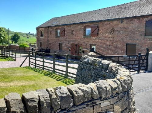 Cauldon Low House | 5 Bed in Grindon 79543