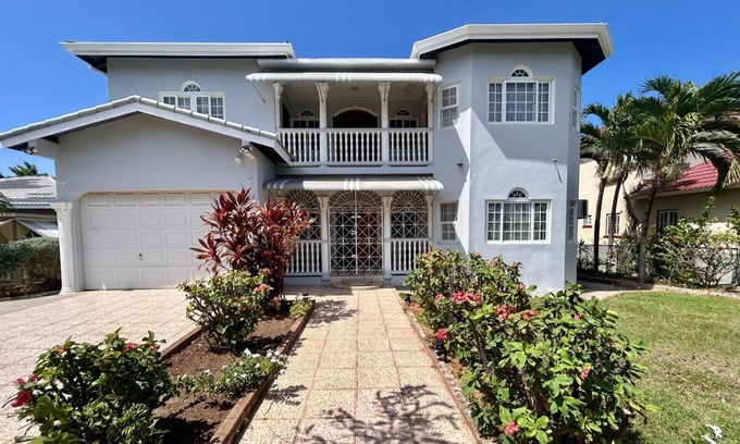 Runaway Bay Villa | 5-bed Villa With Pool in Runaway Bay, Jamaica