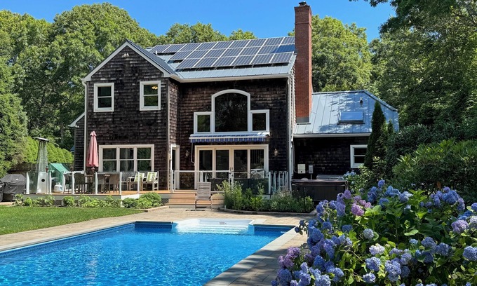 East Hampton North House | 5 bedroom/2 Master Suites - 4 1/2 bathrooms, pool/hot tub/Gym, bikes
