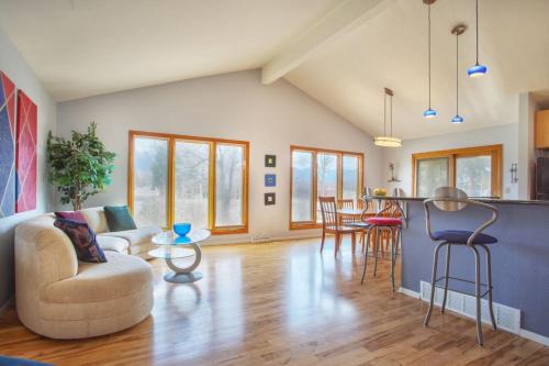 Keewayden House | 5 bedroom, 3 bath - Sleeps 12, Great for Families