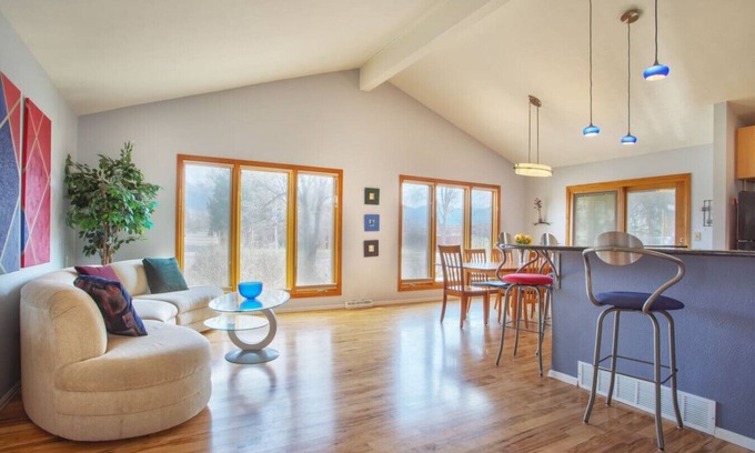 Keewayden House | 5 bedroom, 3 bath ~ Sleeps 12, Great for Families