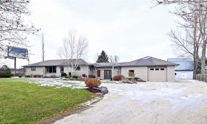 Shelburne House | 5-bedroom, 3-bathroom bungalow House offers a world of comfort