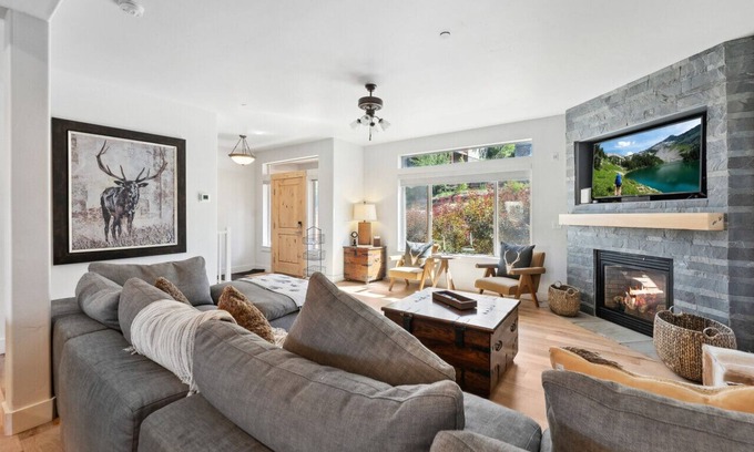 Bear Hollow Village House | 5 Bedroom 4 Bathroom + Hot Tub Minutes from Slopes