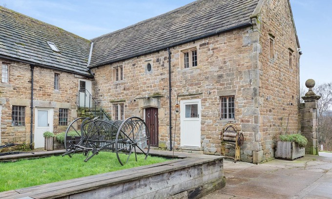 Chesterfield Cottage | 5 bedroom accommodation in Barlow, near Dronfield