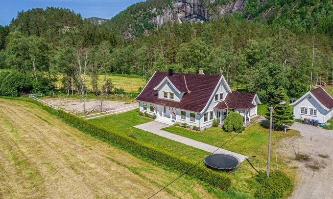 Flekkefjord House | 5 bedroom accommodation in Gyland