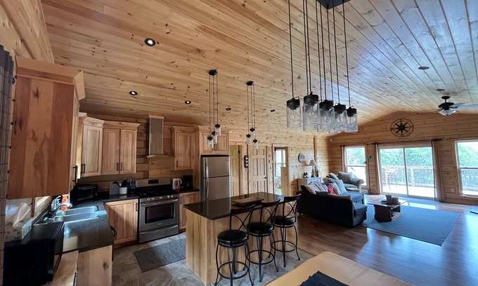 Minden Hills Cottage | * 5 bedroom * All season Waterfront Minden Cottage Sleeps 10 Rental property