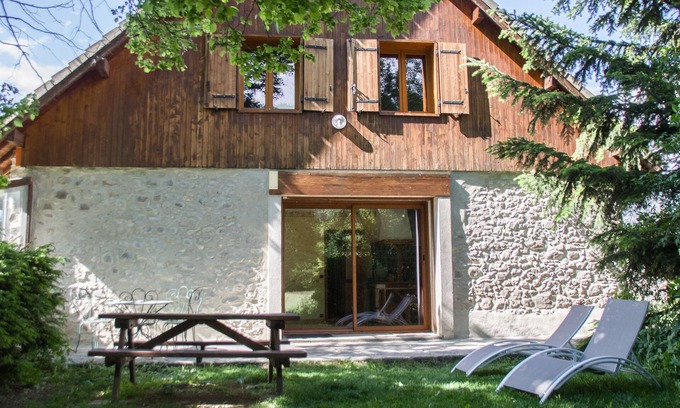 Chabottes Ski Chalet | 5 bedroom chalet in a natural setting in Chabottes, Ecrins National Park