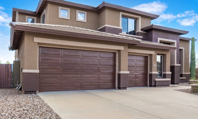 Anthem House | 5 Bedroom Desert Oasis w/ Pool and BB Court