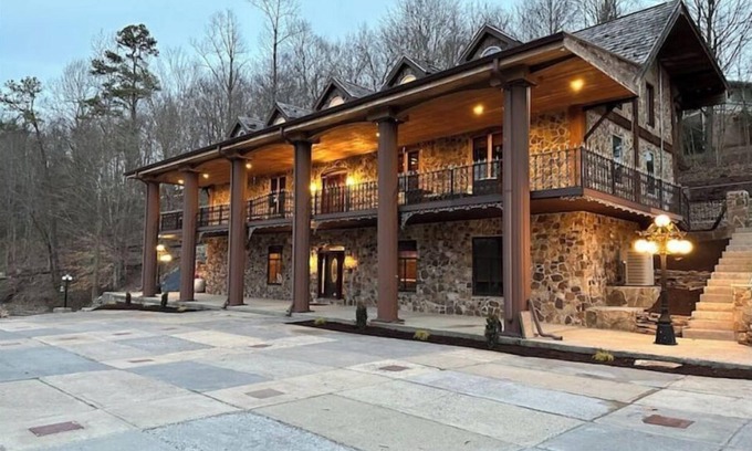 Bristol House | 5 bedroom Estate near casino & downtown