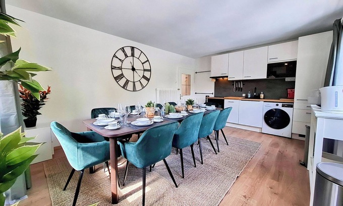 Bregenz Apartment | 5-bedroom Family and Group apartment with WiFi and AC in Bregenz
