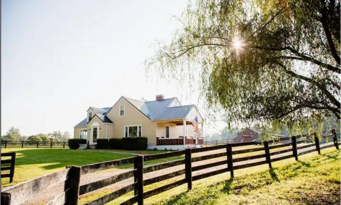 Somerset House | 5 bedroom farmhouse close to town and the lake