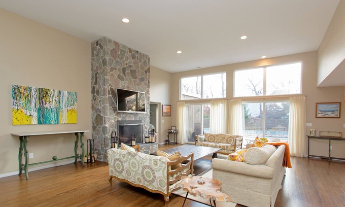 Westhampton House | 5 Bedroom Hamptons Retreat on a Quiet Cul-De-Sac.