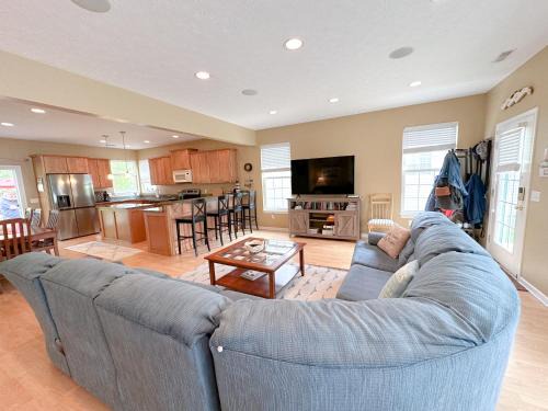Huron House | 5 Bedroom Home in Old Homestead II