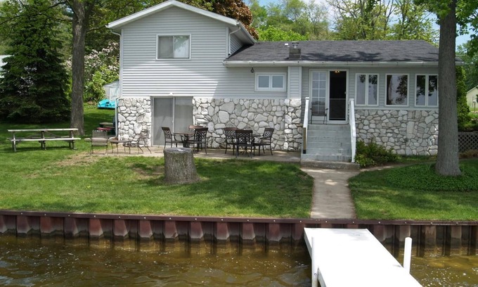 Colon House | 5 Bedroom Home with 100 Feet of Sandy-Bottom Frontage on All-Sport Palmer Lake!