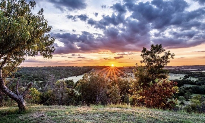 Jonesboro House | 5 bedroom house w/pool - private ranch just 1 hr from Waco