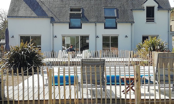 Plouharnel House | 5 bedroom house with pool 4.5km from the beaches