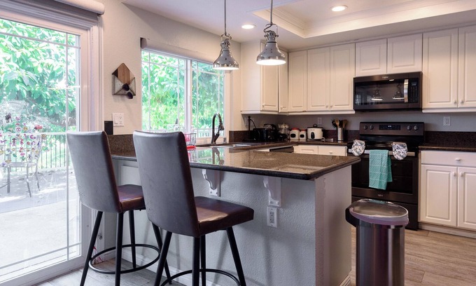 San Marcos House | 5 Bedroom House with Deck, BBQ, and Mountain Views - 13mi to Carlsbad Beach!