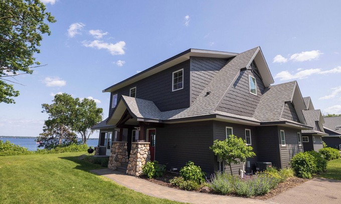 Nisswa Cottage | 5 Bedroom Lake House w/Loft on Beautiful Gull Lake 4-Season Fun Abounds!