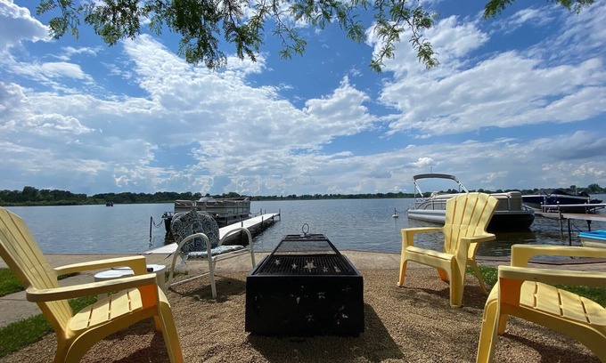 Jackson House | 5 bedroom Lakefront Home For Relaxing and Entertaining with pontoon.
