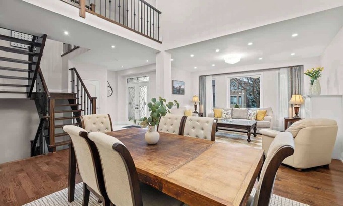 Hurontario House | 5 Bedroom Luxe Home with Patio beside Square One!