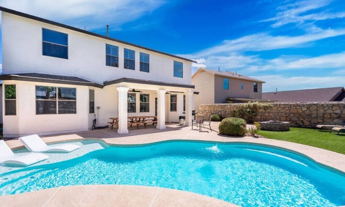 El Paso House | 5 Bedroom Modern Oasis - West El Paso Home