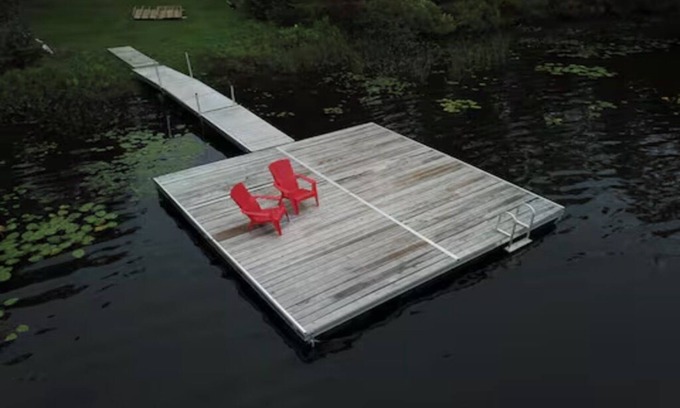 Central Frontenac Cottage | 5 bedroom Pine Cottage on Sharbot Lake - Sleeps 12