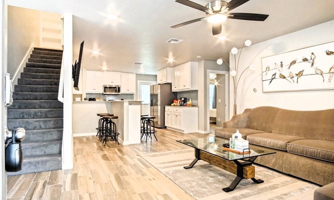 Central Oklahoma City House | 5-Bedroom Retreat- Hottub- Full Kitchen