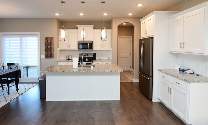 Omaha House | 5 bedroom Spacious Home w/ entertainment & 5 mins from interstate!