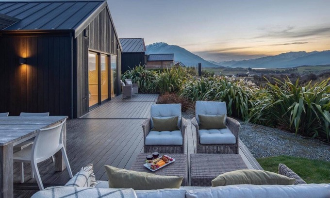 Jacks Point House | 5 Bedroom Villa with Mountain Views