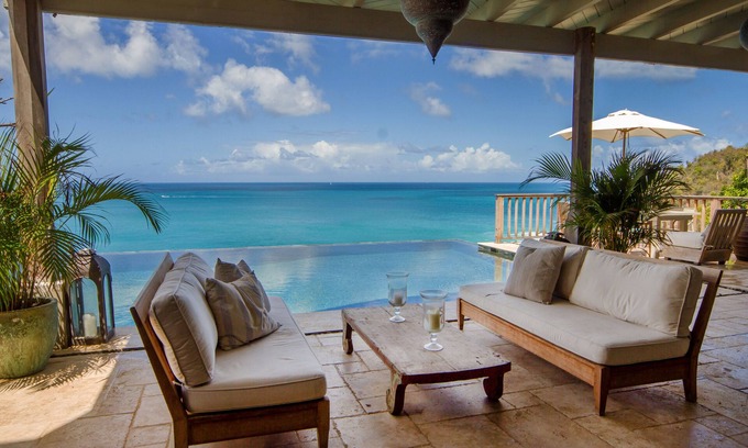 East End Villa | 5 bedroom villa with pool in stunning clifftop location next to gorgeous beach