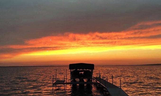 Onaway House | 5 Bedroom Waterfront Home/Private Beach on Beautiful Black Lake Pure Michigan!