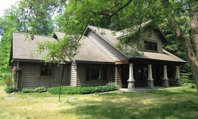 Alanson House | 5 bedrooms steps from Burt Lake. Mins from Petoskey Harbor Springs Indian River