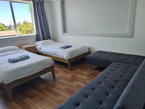 Auckland Apartment | 5 Beds including 1 Double Bed, 2 single Beds, 2 Double Sofa Beds, Suite 4, 37 Totara Avenue, New Lynn