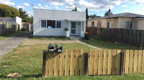 Rotorua Apartment | 5 Beds including 3 Double Beds and 1 Double or 2 Single Sofa Beds at 22A Pererika Street