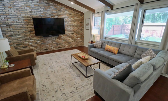 Highlands - Perkins House | 5 BR Highland House! 20 Minute walk to Tiger Stadium! Level 2 EV Charger!