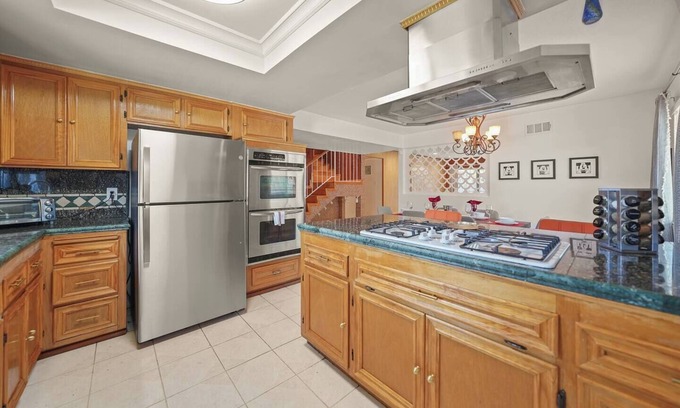 Norwalk House | 5 BR Jacuzzi | 12 mins to Disney | Knotts | Beach