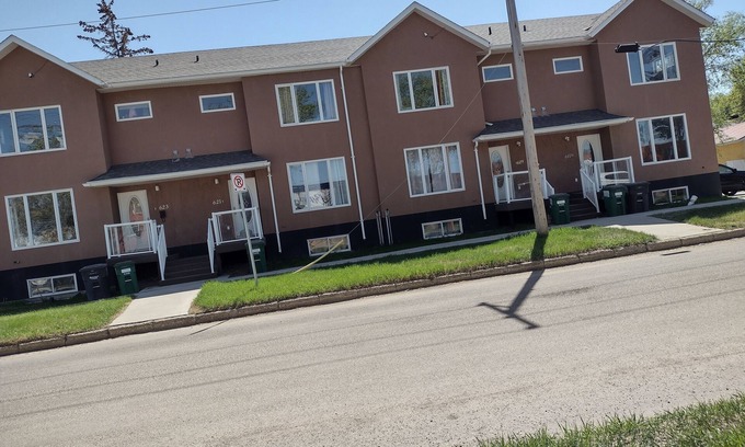 Saskatoon Downtown House | 5 BR Townhouse on Duchess.St