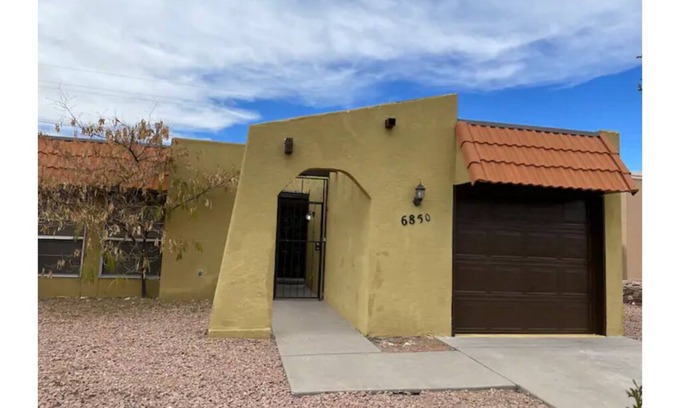 El Paso House | 5 🌟 Cheerful Home El Paso Clean, confy and cozy!