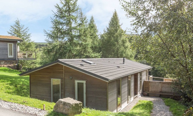 Looe House | 5 LAKE VIEW, family friendly, with hot tub in Lanreath