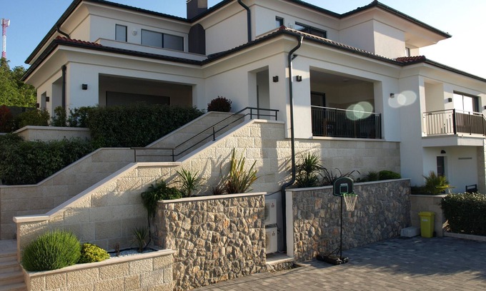 Njivice Villa | 5* luxury family vacation with priv. Saltwater pool, barbecue, sun & sea view 4+2