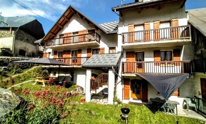 Saint-Colomban-des-Villards Apartment | 5 minutes from the Sybelles ski area! Fully equipped apartment with a view.