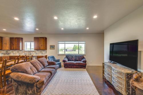 Swanlake House | 5 Mi to Devil Creek Reservoir Idaho Farmhouse!