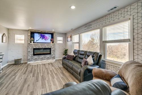 Roanoke House | 5 Mi to Dtwn Family-Friendly Home in Roanoke!