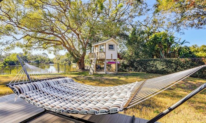 Walsingham House | 5 Mi to Indian Rocks Beach: Home w/Kayak!