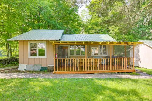 Mongaup Valley House | 5 Mi to Monticello Raceway Cabin with Pool Access!