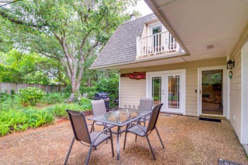 Gulf Breeze House | 5 Mi to Pensacola Beach Townhome with Yard!