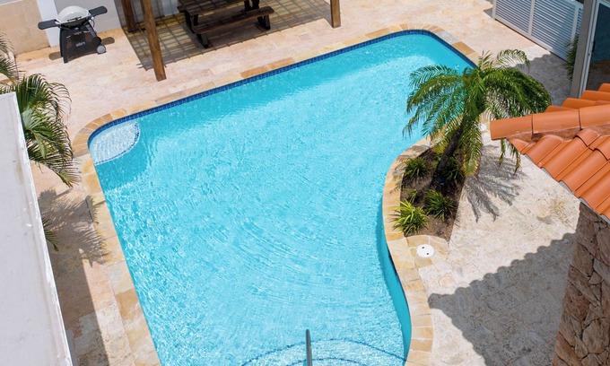 Esmeralda House | 5 min from Beach * Pool * Outdoor Shower